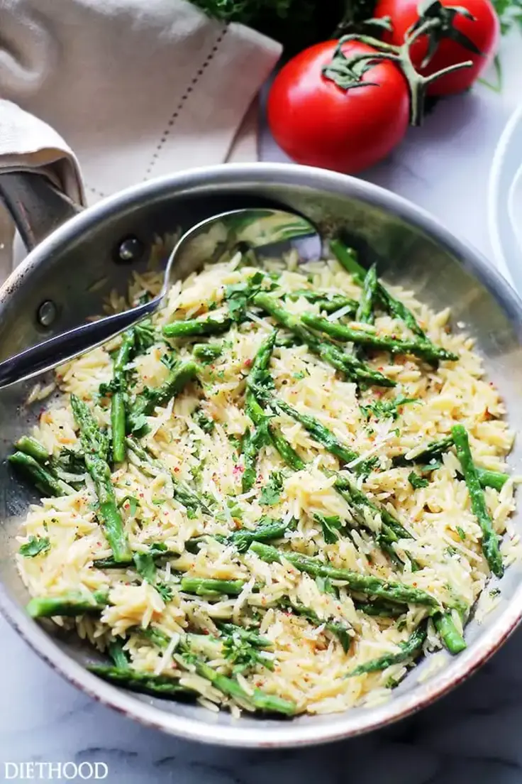 16. Garlic Butter Asparagus Pasta by Diet Hood
