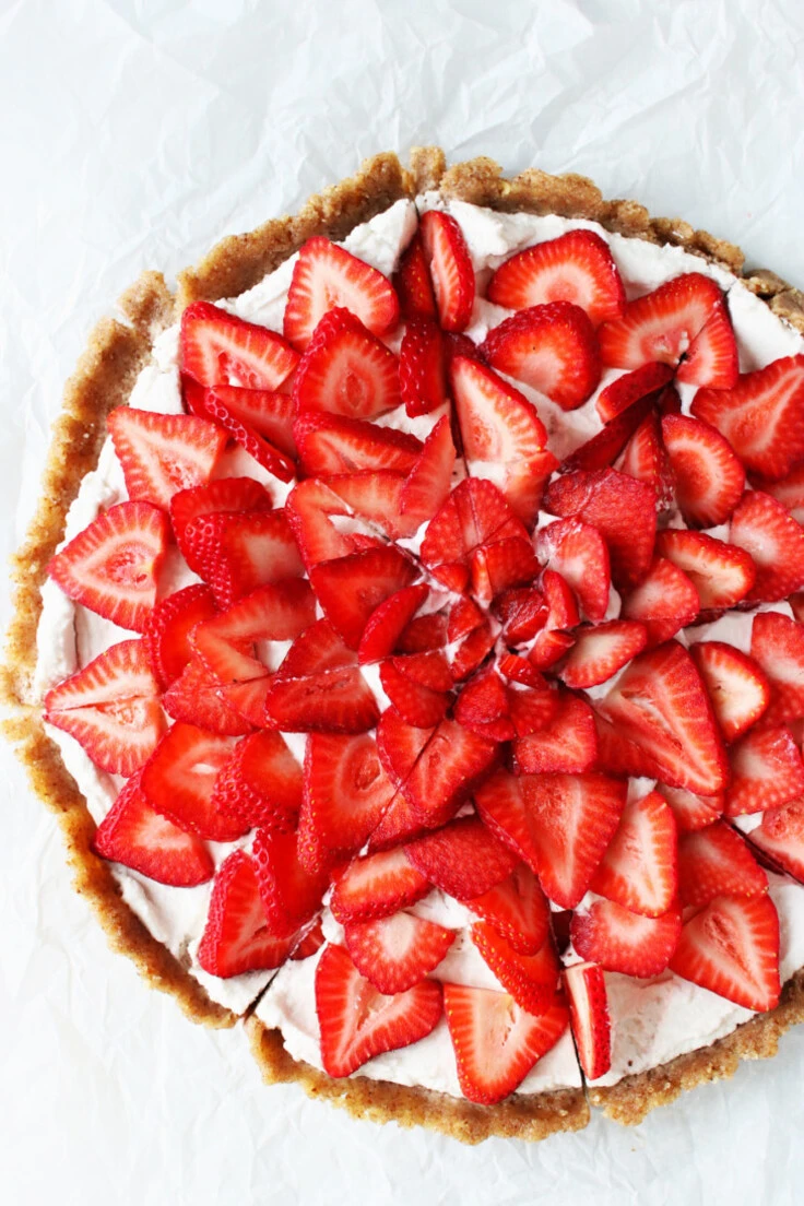 21. No-Bake Strawberry Coconut Cream Pie by The Toasted Pine Nuts
