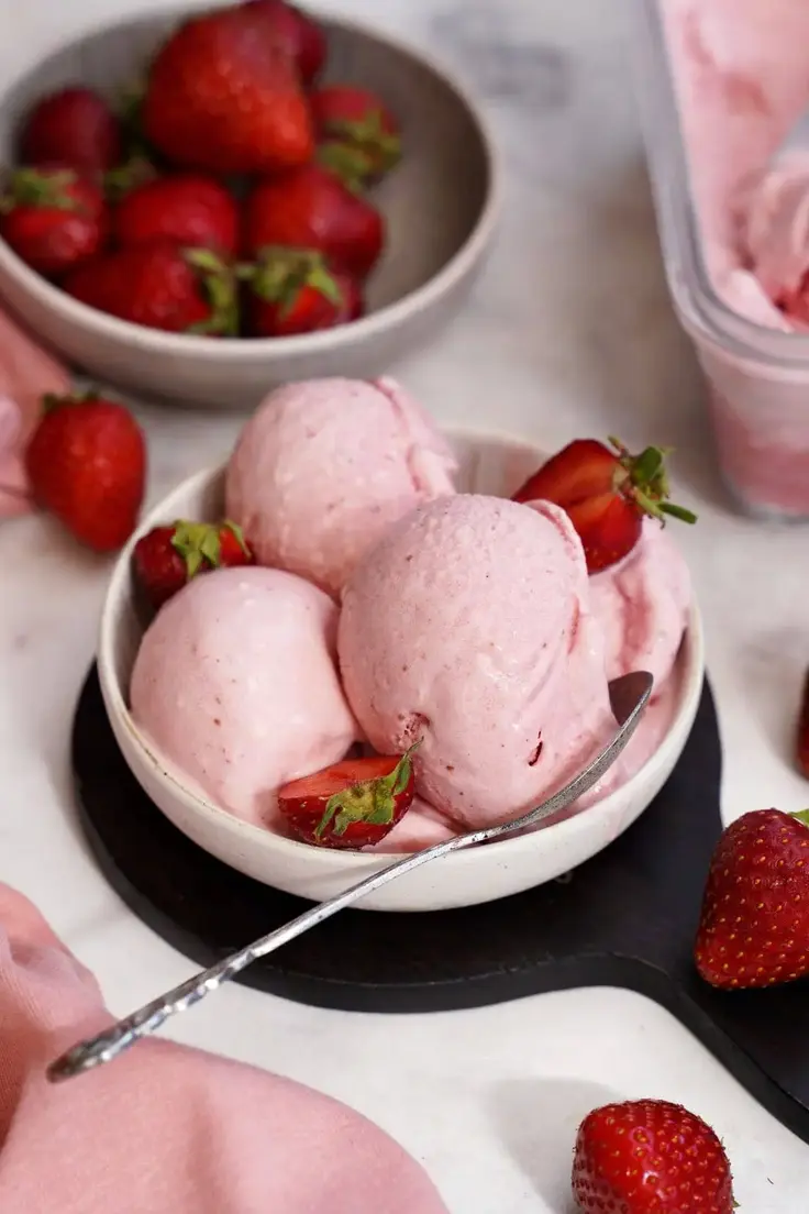 21. Vegan Strawberry Icecream by Ela Vegan
