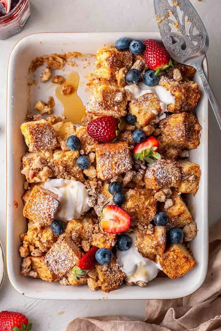 Vegan French Toast Breakfast Casserole Recipe by Rainbow Nourishments needs less than 10 ingredients and 20 minutes prep time!
