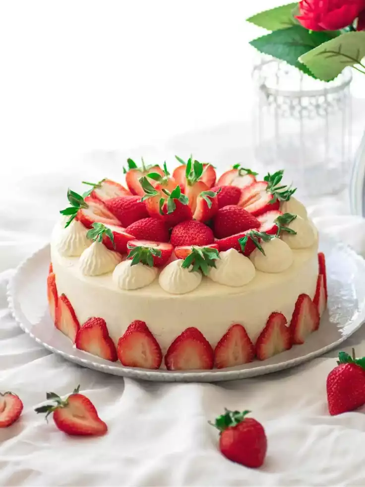 6. Japanese Strawberry Shortcake by Sugar Hero
