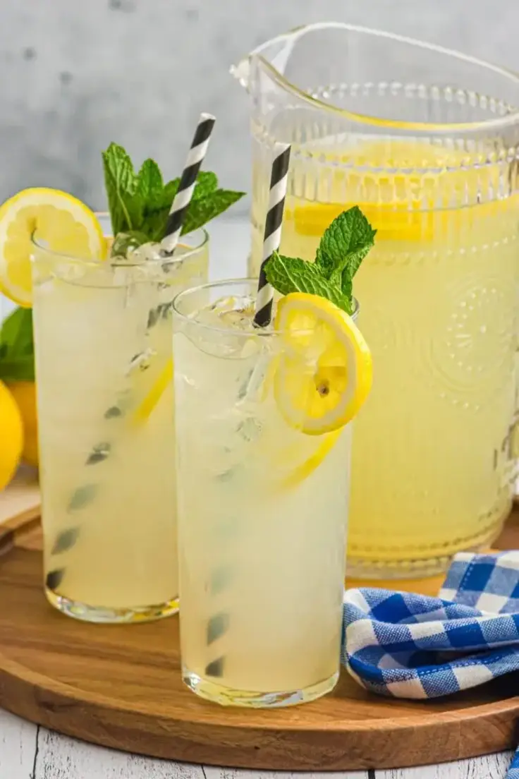 Old Fashioned Homemade Lemonade by Persnickety Plates