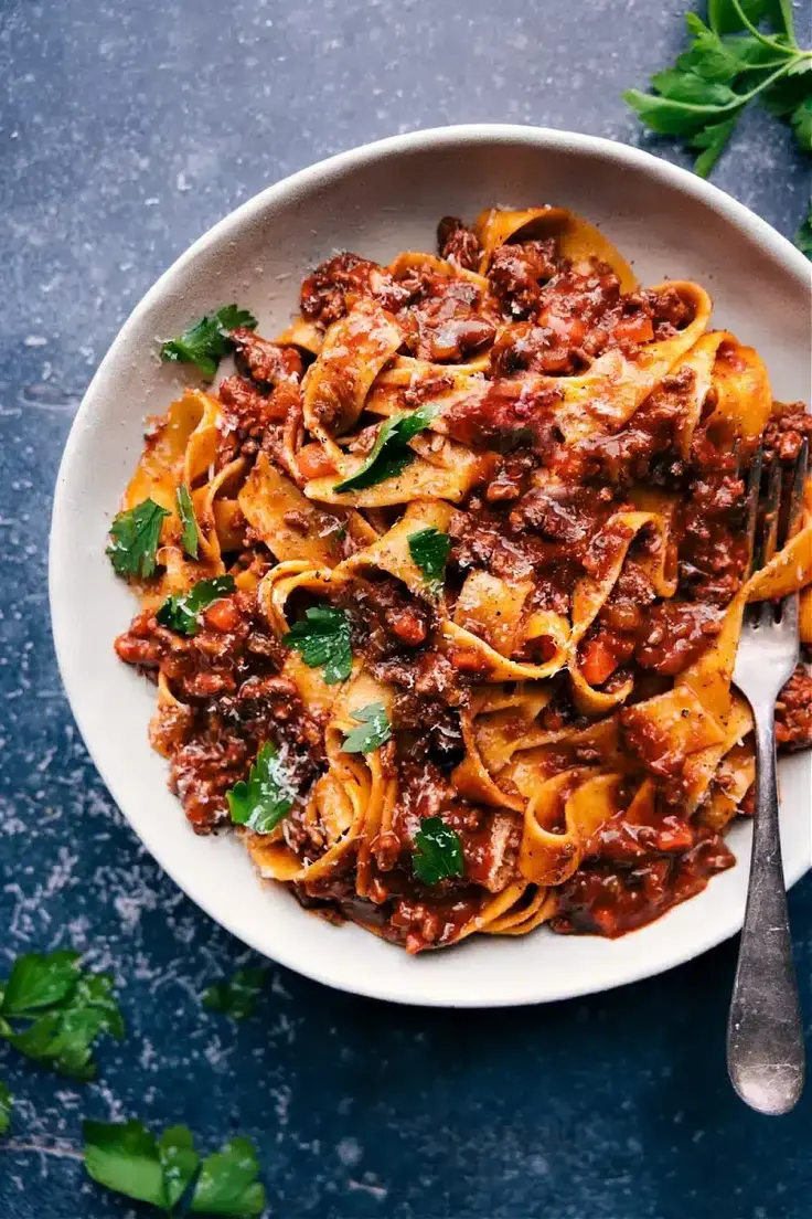 Ground Beef Ragu Recipe by Chelsea’s Messy Apron - Italian-inspired dish that is perfect for any time of the day when you ant something filling yet low calorie!