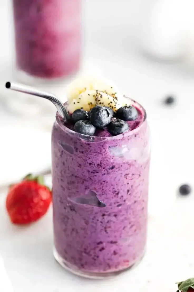 Triple Berry Protein Smoothie Recipe by Fit Foodie Finds. Low calorie yet packed with proteins, perfect breakfast idea for when you are in a hurry.