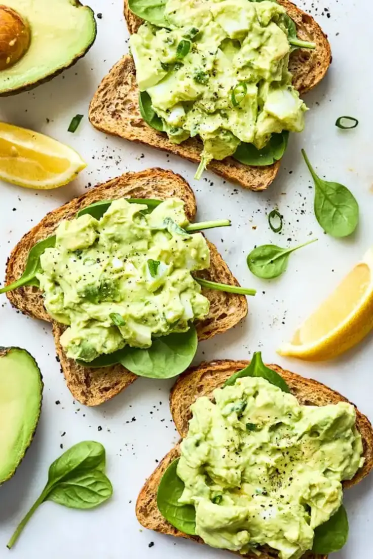 Low Calorie Avocado Egg Salad Recipe by Two Peas and Their Pod. Creamy, delicious and nutritious breakfast idea.