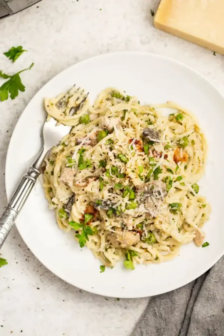 Slow Cooker Chicken Carbonara Recipe by Healthy Hearty Recipes
