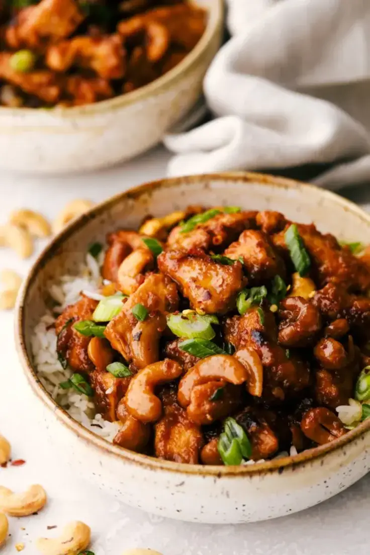 Slow Cooker Cashew Chicken Recipe by The Recipe Critic
