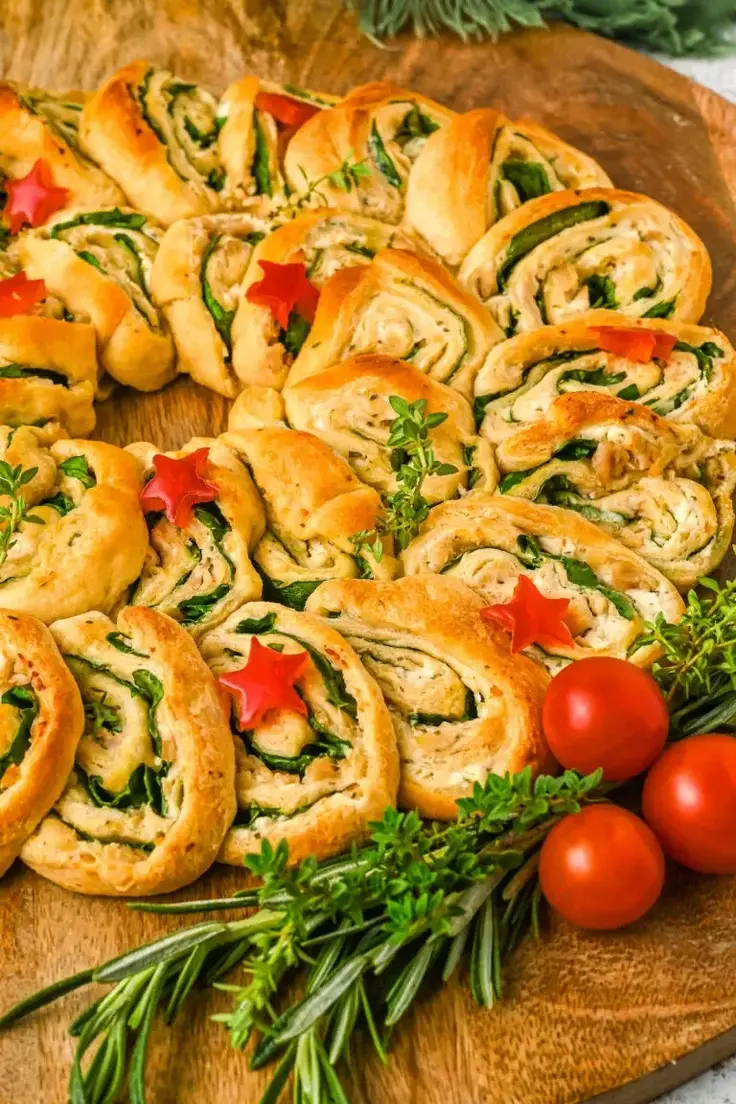 Chicken Pinwheel Crescent Wreath Recipe by The Novice Chef
