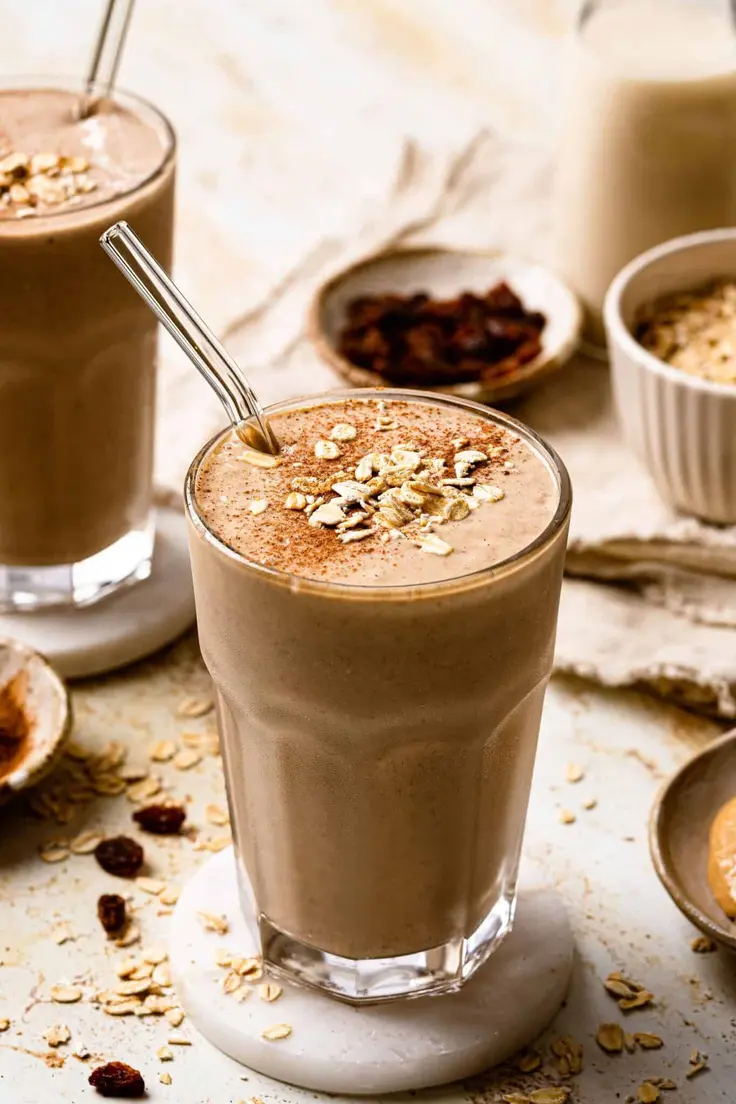 Oatmeal Raisin Cookie Smoothie by Kale Junkie