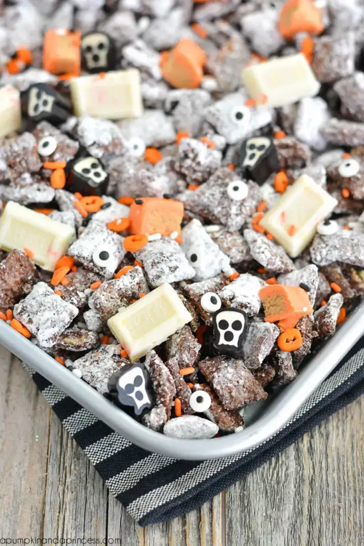 Halloween Muddy Buddies Recipe by A Pumpkin and a Princess
