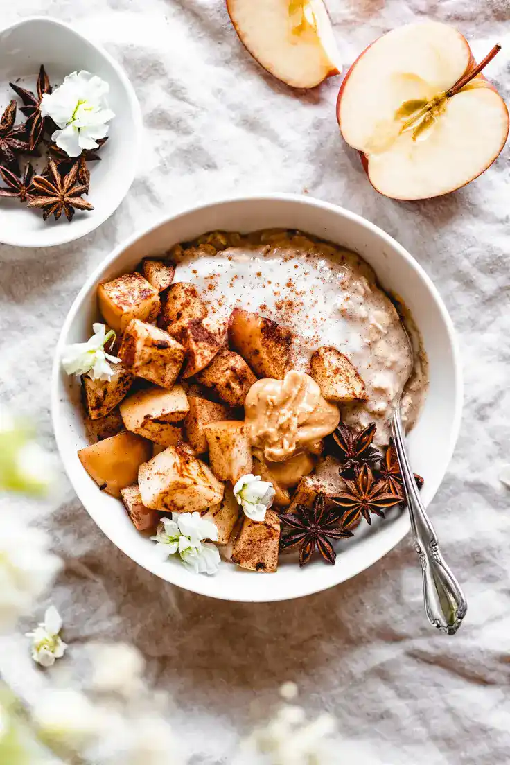 Vegan Apple Pie Overnight Oats Recipe by The Banana Diaries