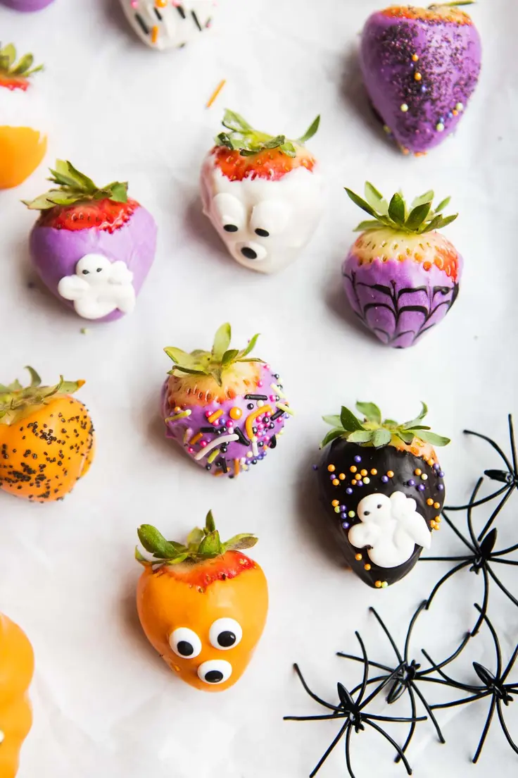 Halloween Chocolate Covered Strawberries Recipe by Howe We Live

