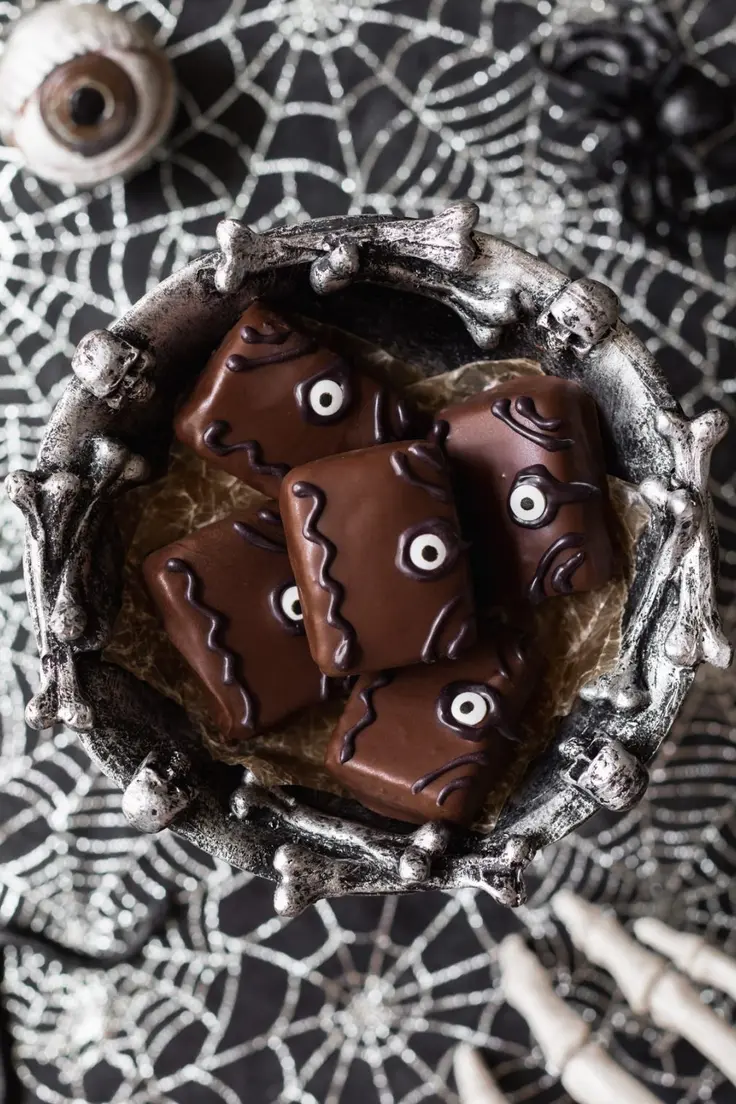 Hocus Pocus OREO Balls Recipe by A Pumpkin and A Princess
